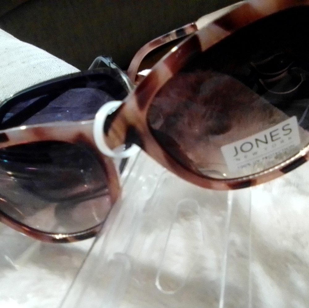 Designer Sunglasses - Picture 2 of 3